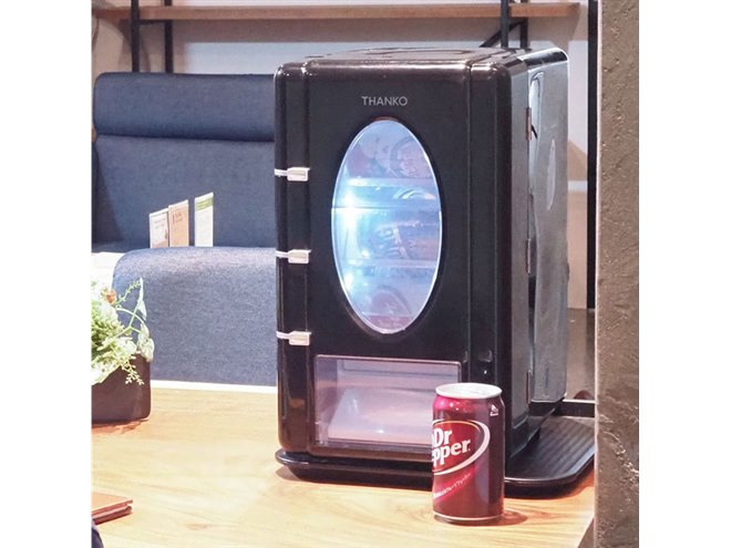 ボタンを押すと“ガランッ”と出てくる「大人のインテリア 自動販売機型