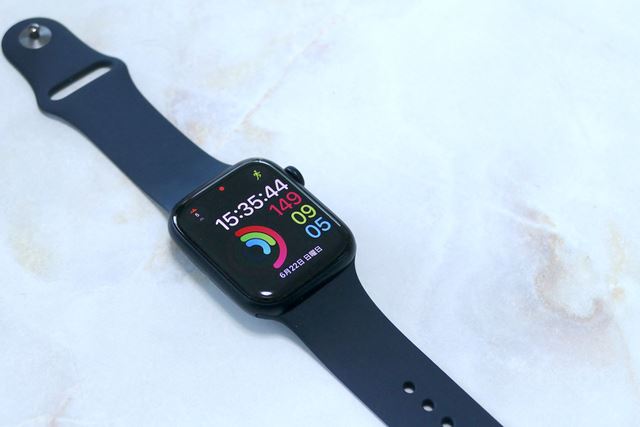 Apple Apple Watch SE 第2世代 GPSモデル 40mm MXEC3J/A [シルバー