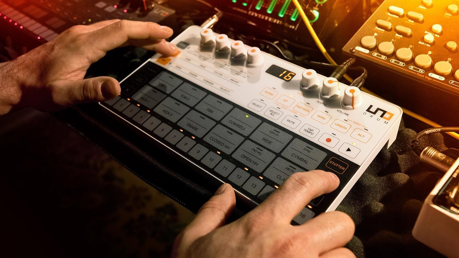 IK Multimedia | UNO Drum | リズムマシン アナログリズムマシン