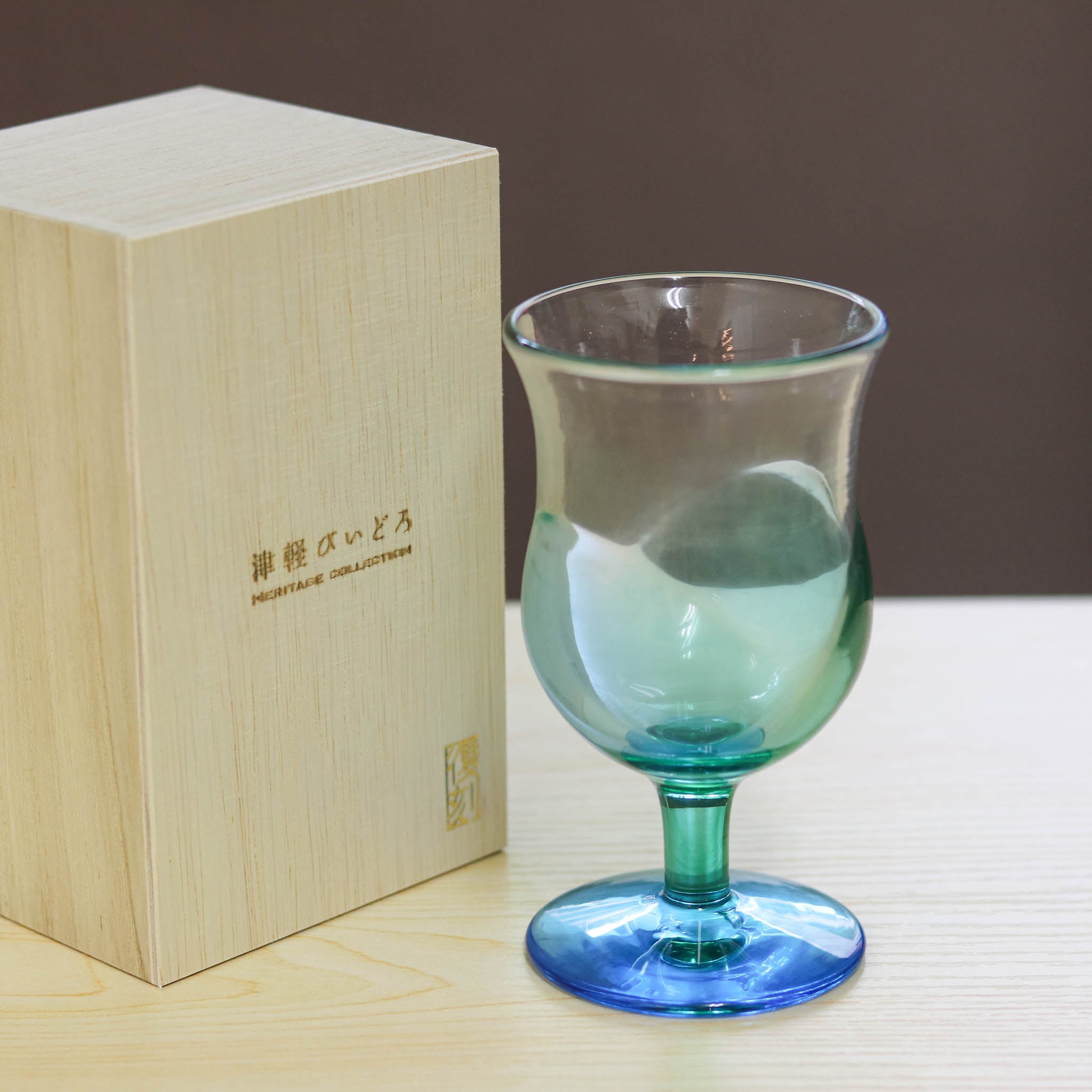 TV-HO-2_1.jpg?v=1727837330&