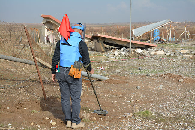 地雷汚染」の土地を人々の手に NECにできる平和貢献: NEC Stories | NEC