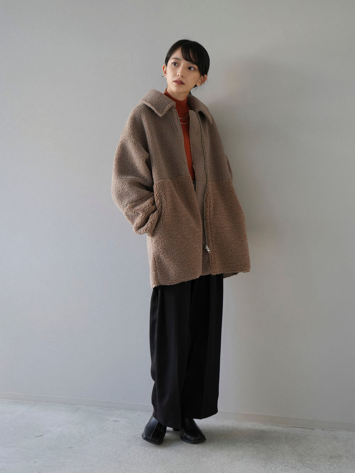 予約]フェイクムートン切替ジップショートコート/モカ – Lumier