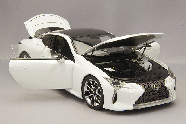 オートアート 1/18 レクサス LC500 メタリックホワイト/ブラック