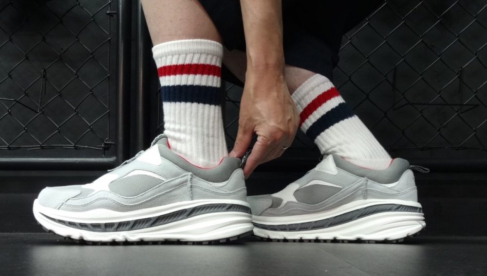 近未来の足元革命」UGG“CA805”の驚異的なパフォーマンスをスニーカー系