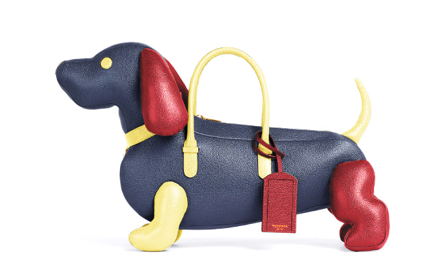 トム ブラウンのダックスフント型バッグがカラフルに登場、すべてが