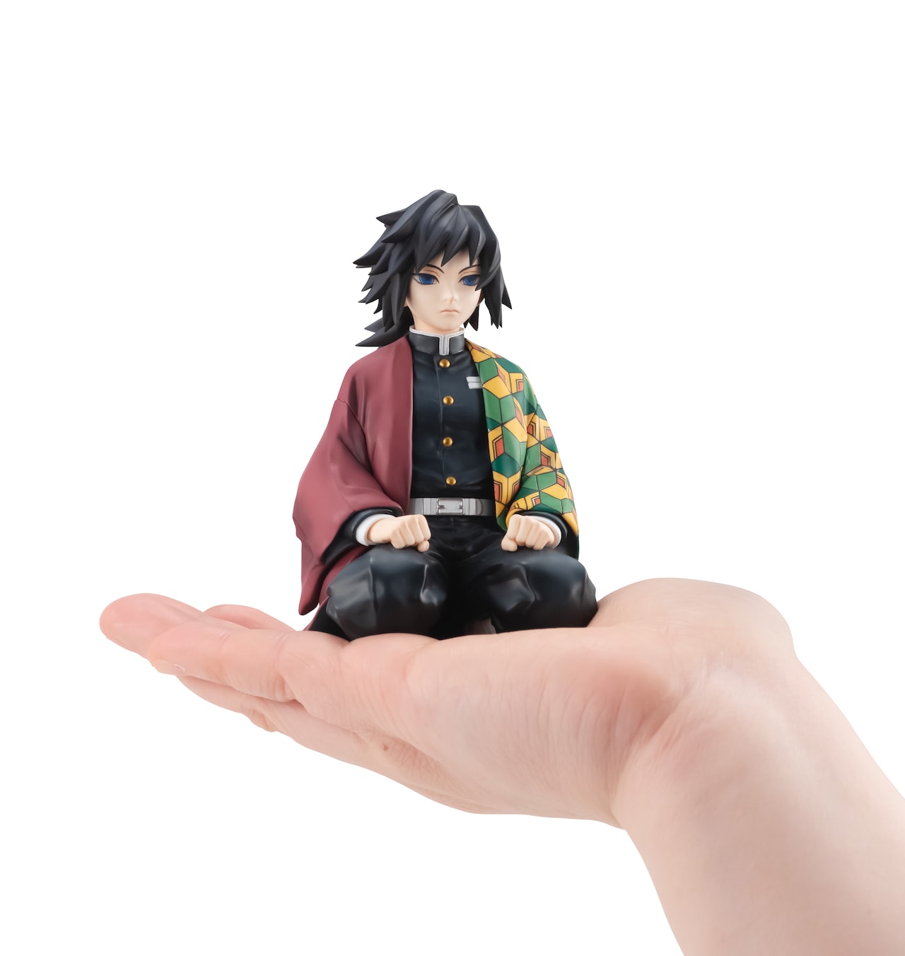 鬼滅の刃」涼しい表情で正座する冨岡義勇のフィギュア、手のひらの上に