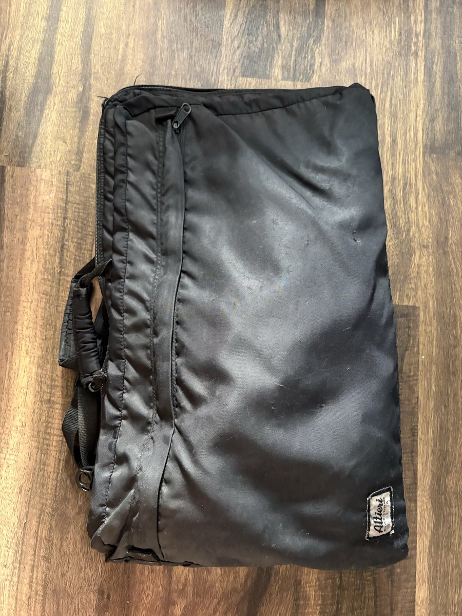 おそらく20年近く使ったアルティエリのフルートバッグ。YKKの