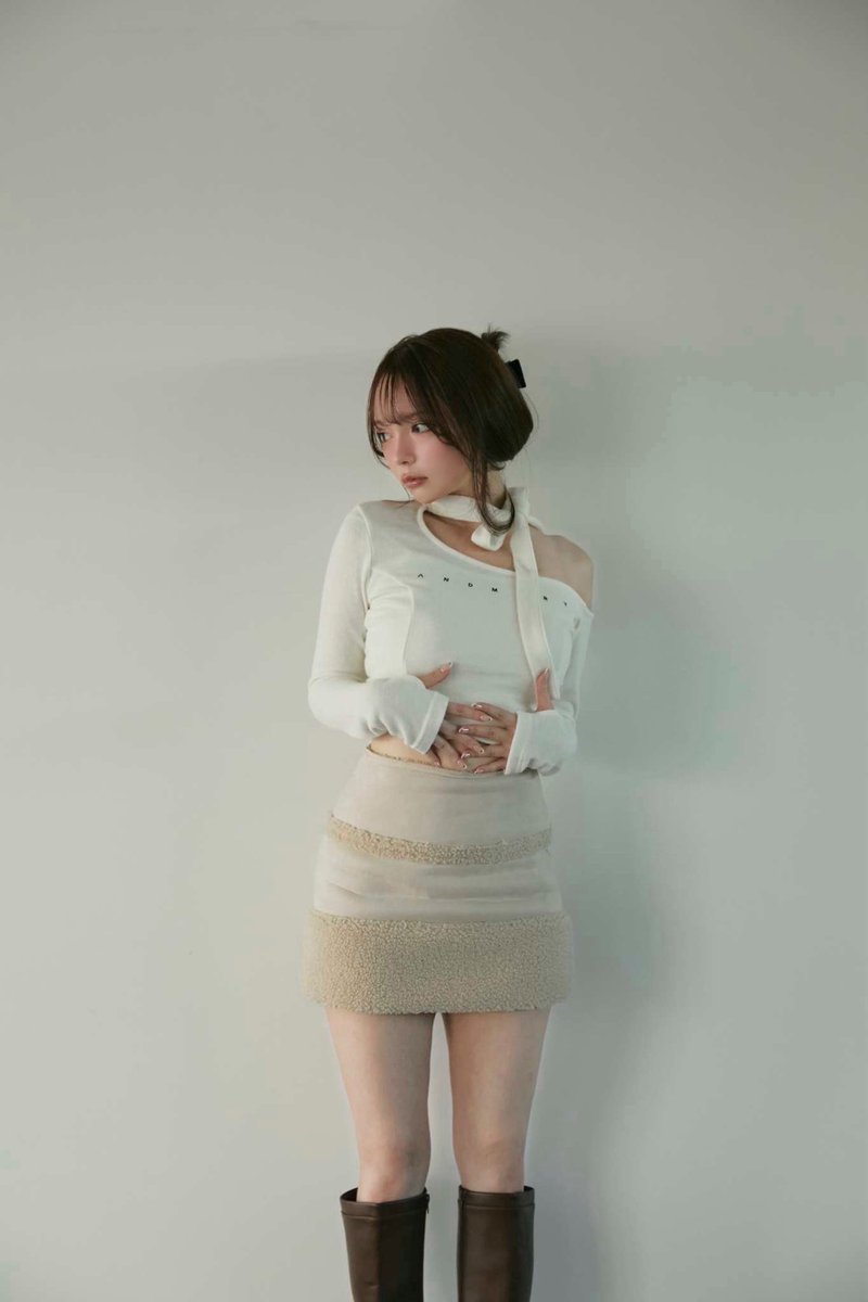 Nana ribbon oneshoulder tops color ivory/black ¥9900-tax in 暖かみ