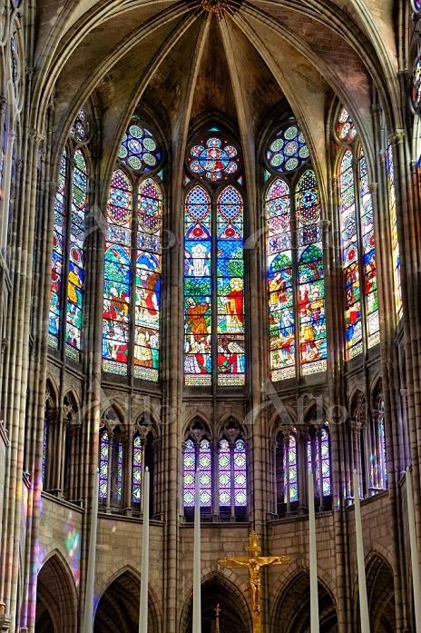 フランス サン・ドニ大聖堂 ステンドグラス [25632268]の写真素材 - アフロ