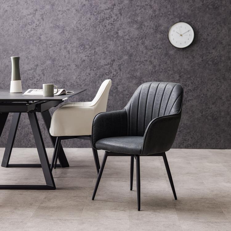 WEB限定】 Turna ダイニングチェア 黒脚 ブラック(ブラック): ソファ