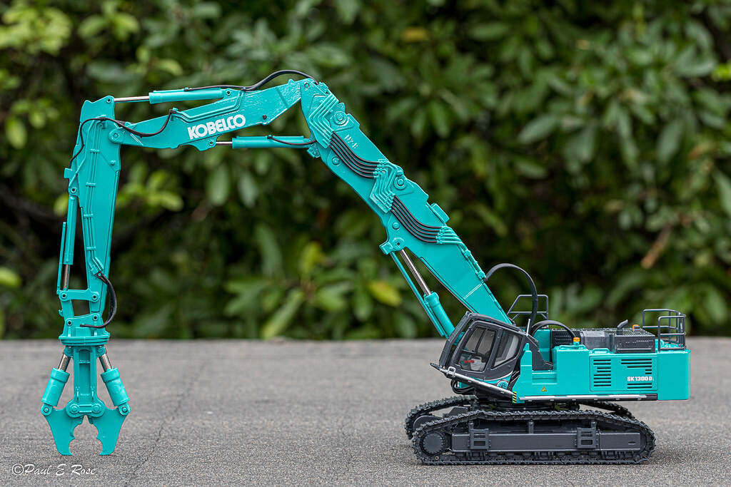 比例模型玩具天地» [CONRAD] Kobelco SK 1300D LC