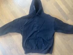 黒いフード付きパーカー 深夜未明 - メルカリ