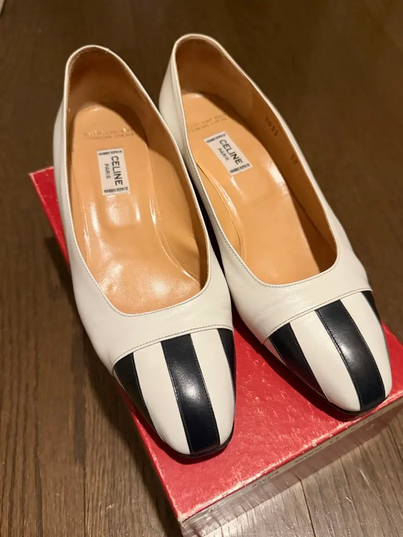 2026年最新】celine v パンプスの人気アイテム - メルカリ