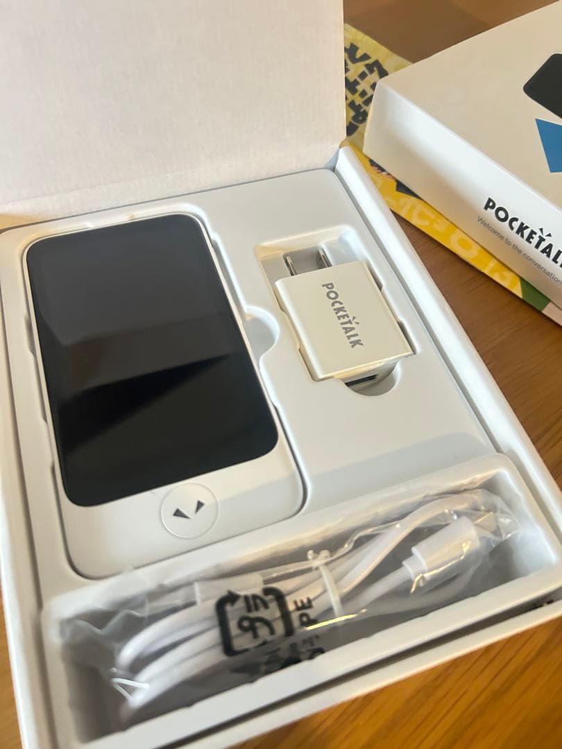 『極美品』ポケトーク S2 Plus POCKETALK ／（内蔵SIM付き） Amazon.co.jp: 【通信5年SIM内蔵】ポケトーク S2 Plus ホワイト ライブ