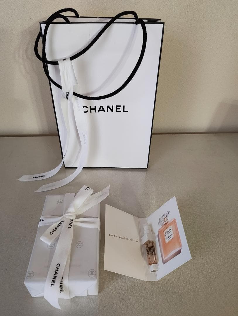 新品未開封 シャネル No.5 100ml ギフト包装・バッグ付（おまけつき） Amazon | [ラッピング済/ショップバッグ付] CHANEL シャネル N°5