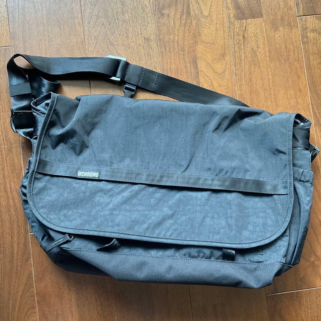 CHROME COURIER FLAP メッセンジャーバッグ 20L　ブラック