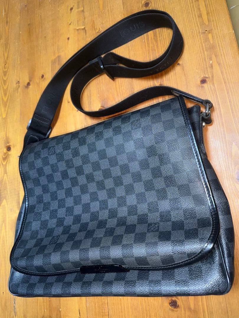 ルイヴィトン ダミエグラフィット メッセンジャーバッグ