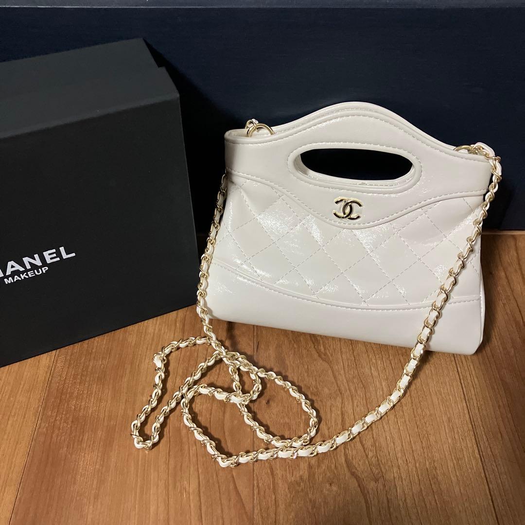 CHANEL ホワイトショルダーバッグ　ノベルティ