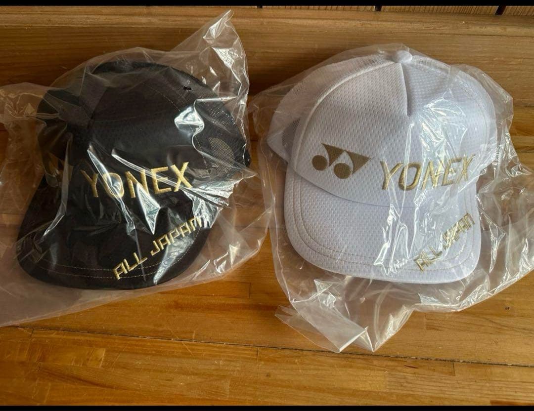 ヨネックス キャップ オールジャパン大会限定2024 黒金.白金 新品2個セット 美品】ヨネックス キャップ オールジャパン 大会限定 2024 黒金 帽子