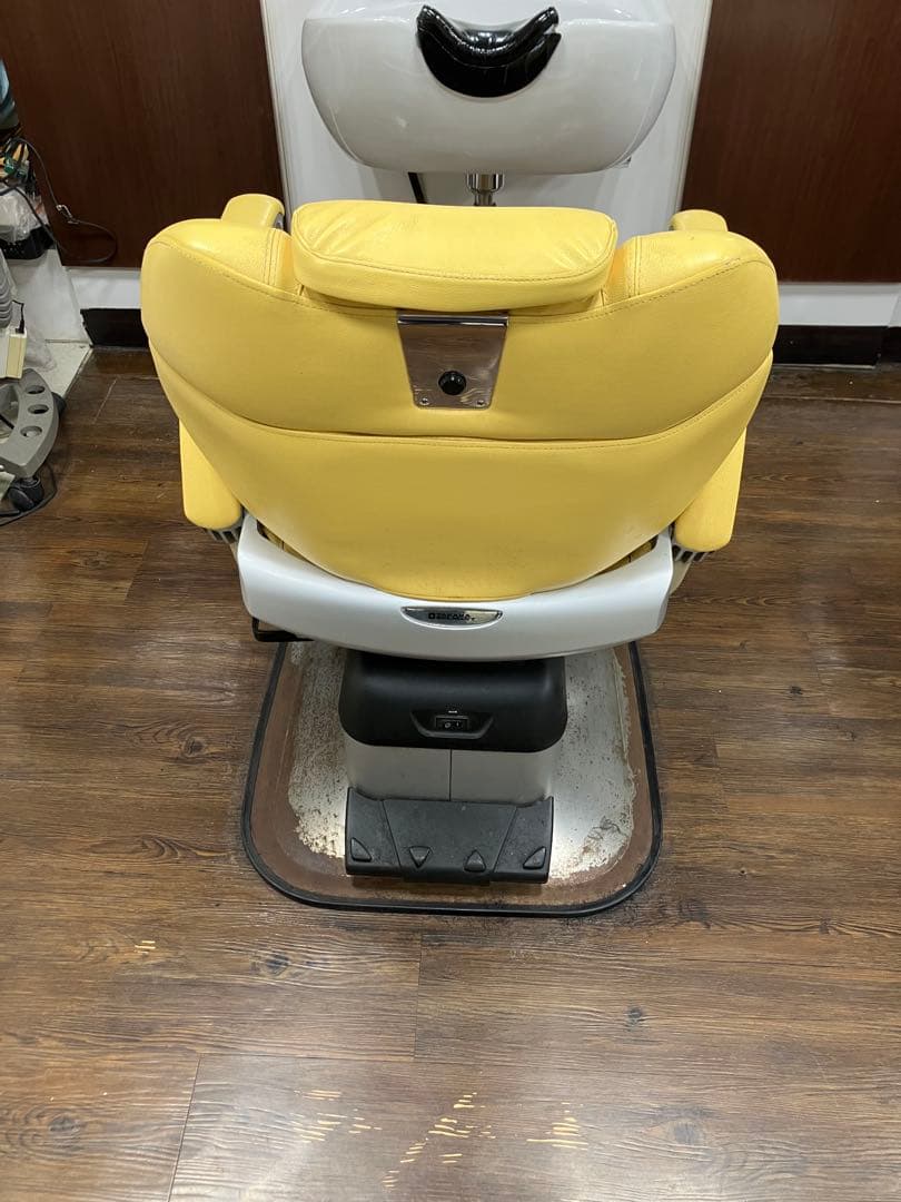 イエロー美容椅子 アームレスト付き　前回購入した方のみ