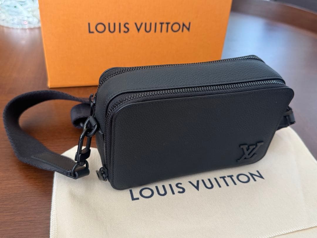 ルイ・ヴィトン　アルファ・ウェアラブルウォレット