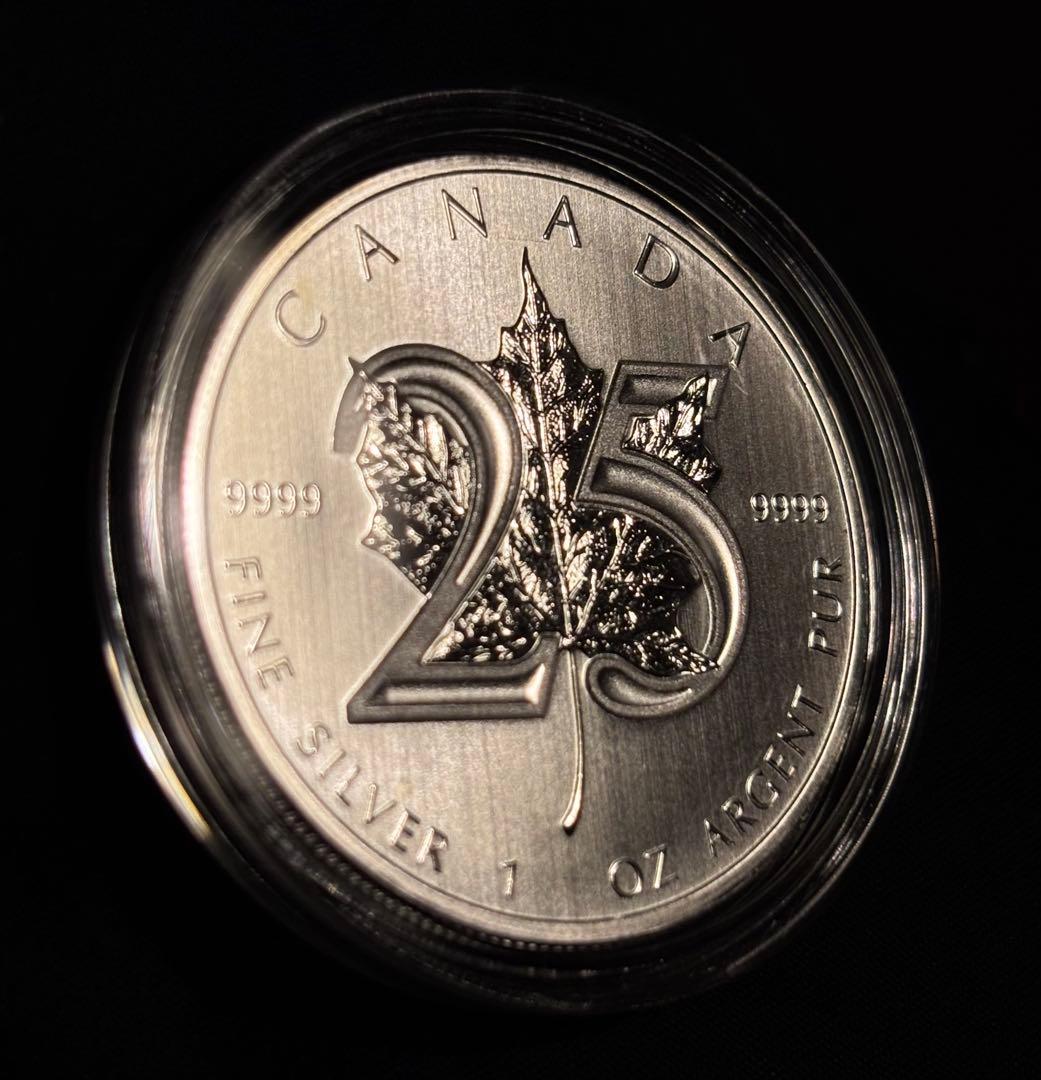 2013年 カナダ メイプルリーフ銀貨 25周年記念 1オンス 純銀 .9999 2013年 カナダ メイプルリーフ銀貨 25周年記念 1オンス 純銀 .9999