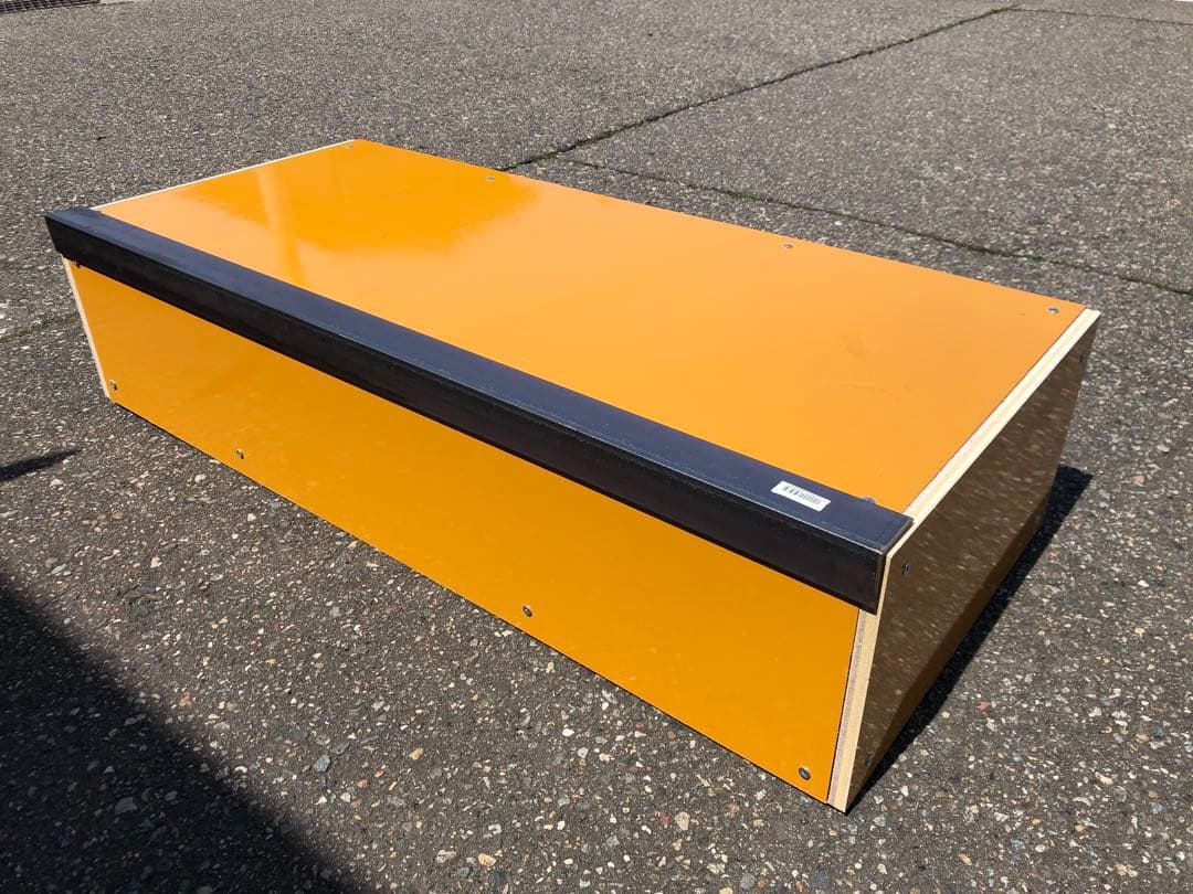 スケボーセクション　カーブボックス　スケートボードパークマニュアル台