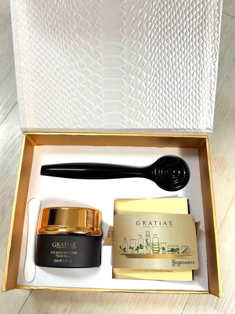 【新品未使用】グラティエ　ノワールグランドマスク GRATiAE