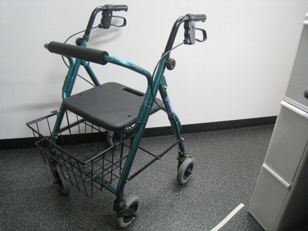 【カワムラサイクル】四輪歩行車 KW20 グリーン バスケット付き