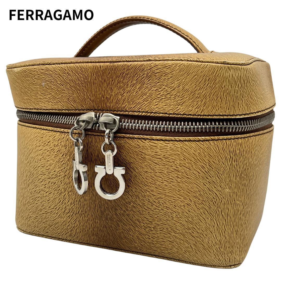 サルヴァトーレフェラガモ バニティバッグ ガンチーニ