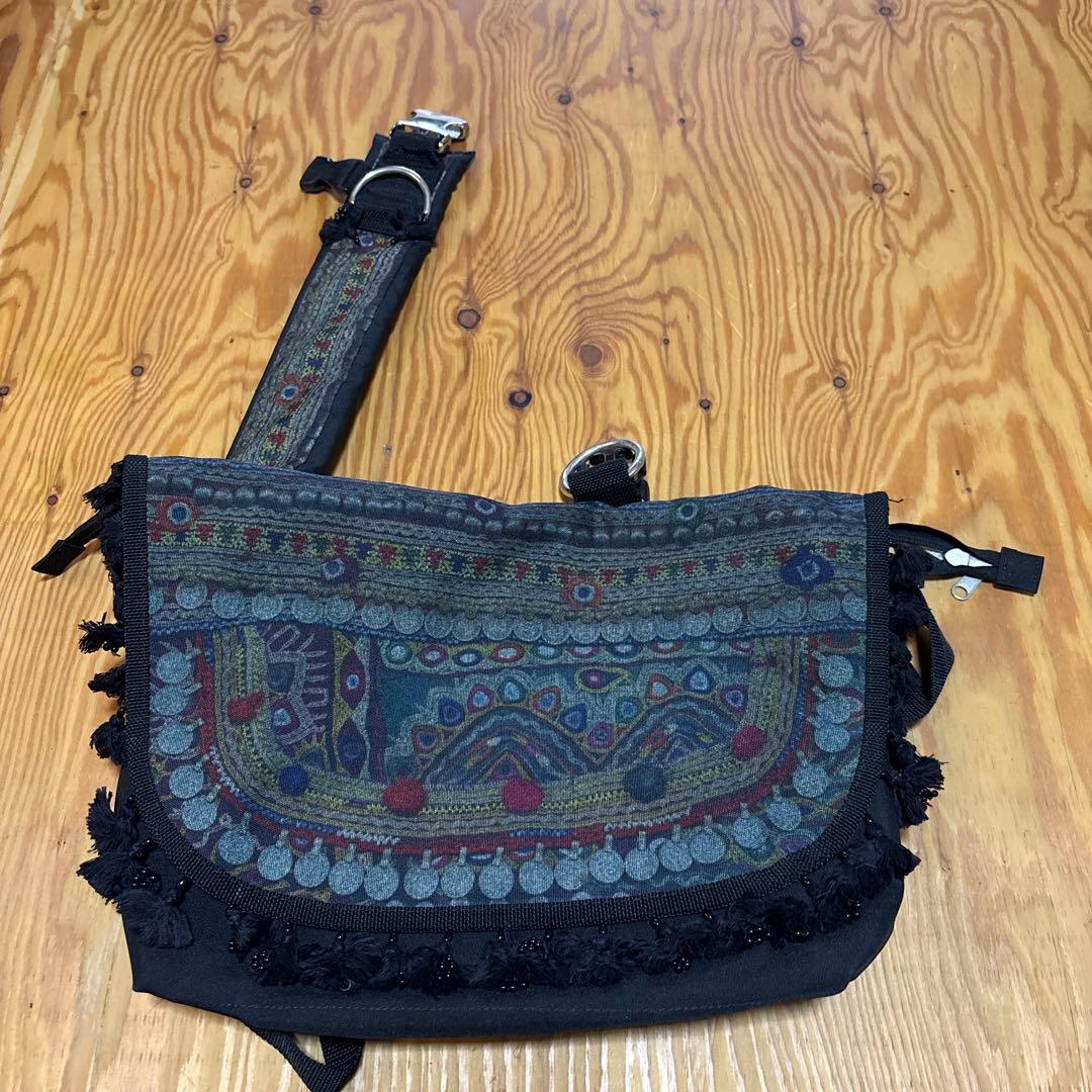 undercover 民族柄転写 メッセンジャーバック