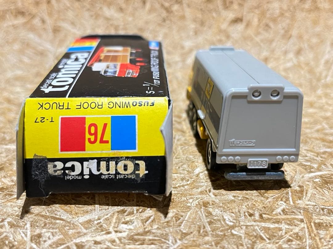 トミカ 日本製 黒箱 76 ふそう ウイングルーフ トラック 特急アロー
