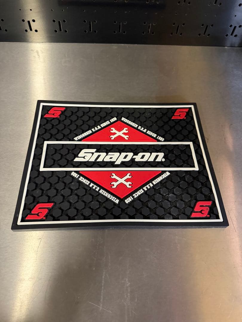 Snap-on ロゴ入りラバーマット　スナップオン Snap-on ロゴ入りラバーマット スナップオン Amazon.co.jp: スナップ