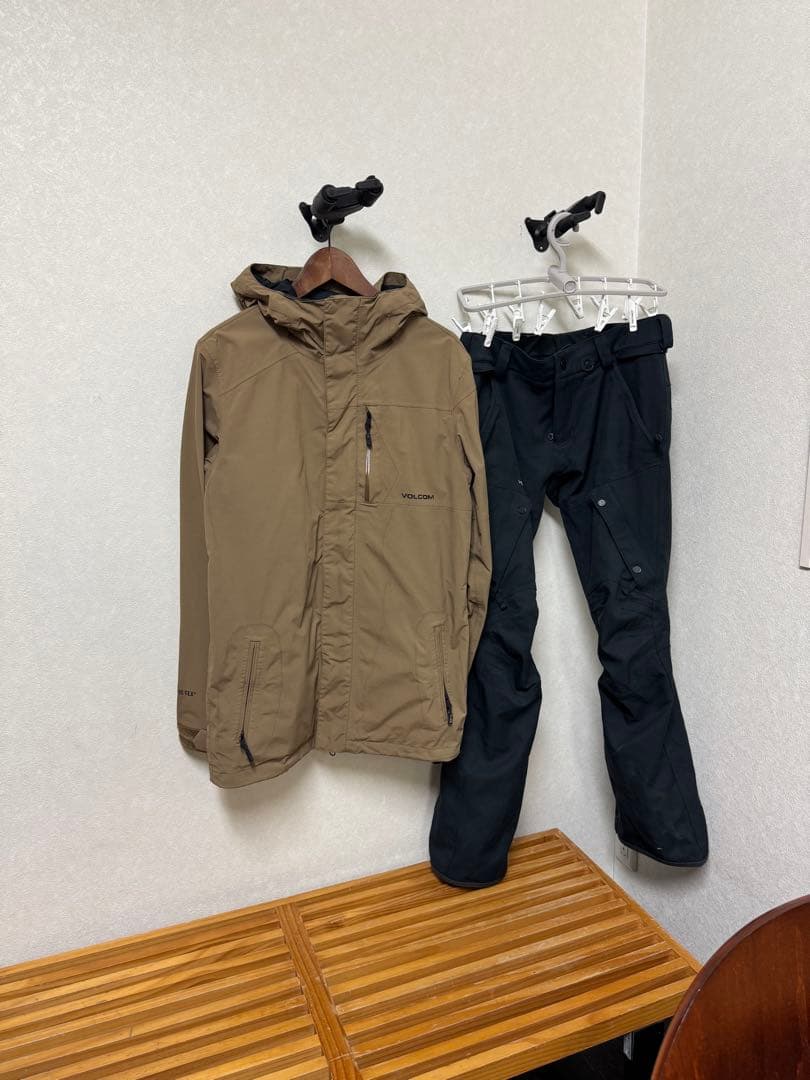 VOLCOM スノーボードウェア ジャケット（GORE-TEX）とパンツセット