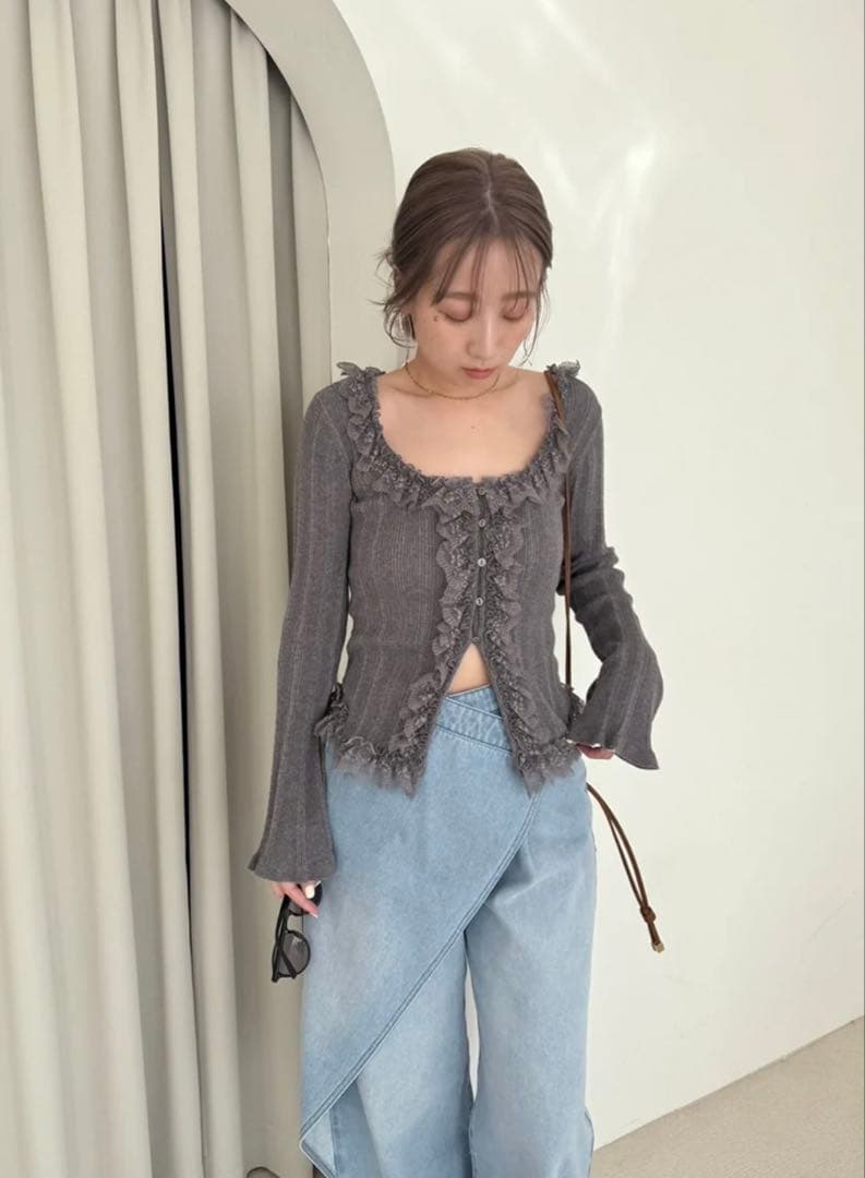 スナイデル　Sustainableフリルニットプルオーバー