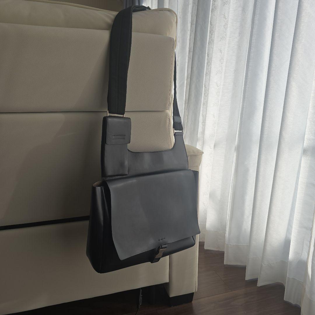 美品 プラダ レザー メッセンジャーバッグ ショルダーバッグ