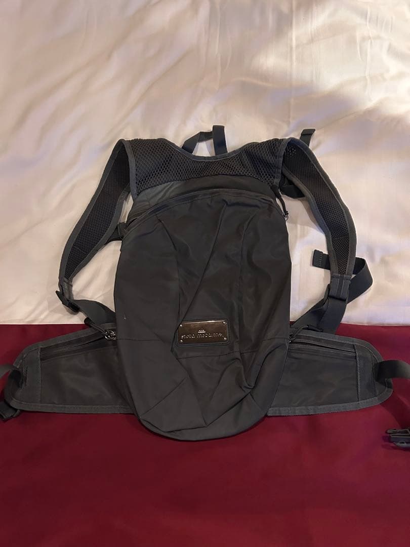 ステラマッカートニー　シルバーのランニングリュック 大人気!【adidas by Stella McCartney】PC対応軽量リュック/送込