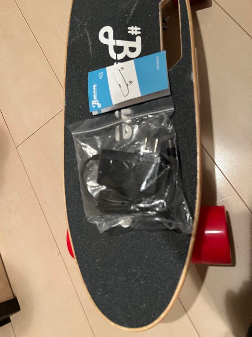 Pimove 電動スケボー 充電器付き 圧倒的に楽しい！新感覚、電動スケートボード。超軽量でコンパクト