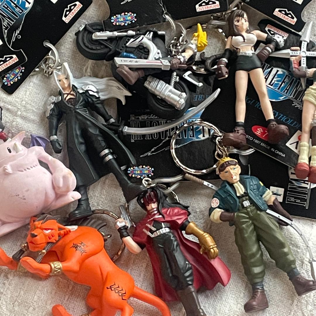 FF7 ガシャポン フィギュア 全8種 コンプリートセット クラウド セフィロス FF7 クラウドやザックスの新作ブリングアーツ発売! セフィロス再販決定!