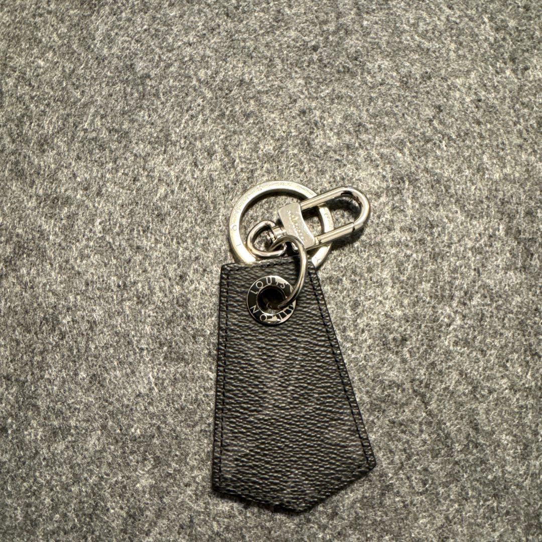 ルイヴィトン キーホルダー 黒 モノグラム エクリプス アンシャッペ