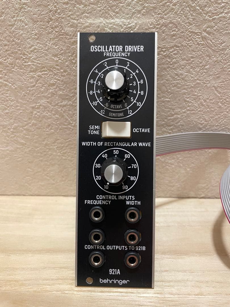 Behringer 921A Oscillator d ユーロラック① Amazon.com: Behringer 921A OSCILLATOR DRIVER Legendary Analog