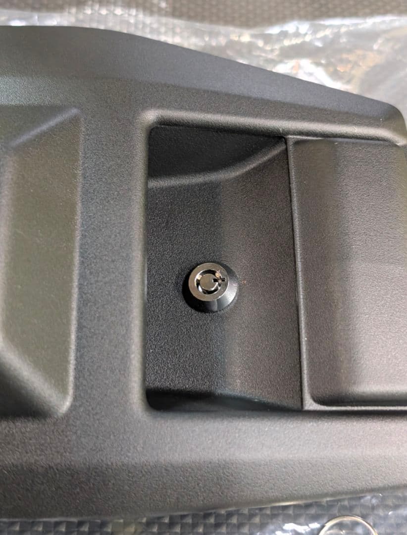 m*a様 ランクル70再再販(GDJ76W) 尿素リッドカバー 鍵付き加工 - メルカリ