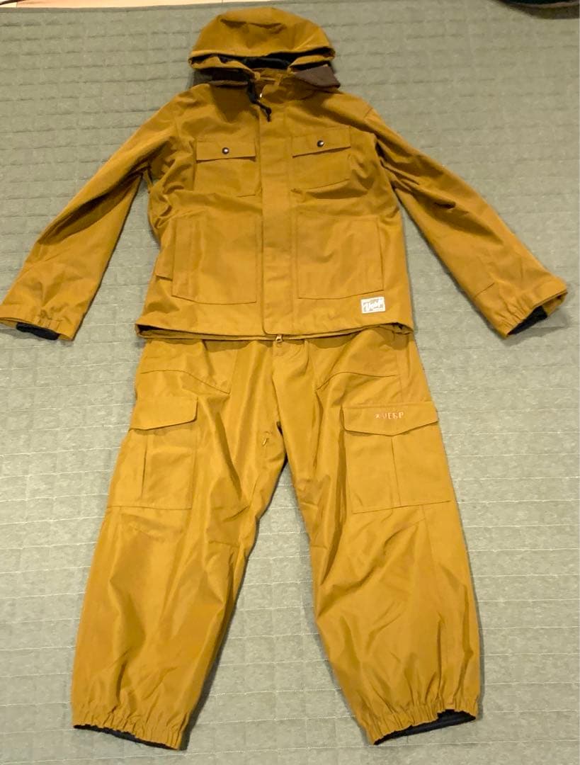 VESP 24-25 スノーボードウェア 上下セット M サイズ　ほぼ新品