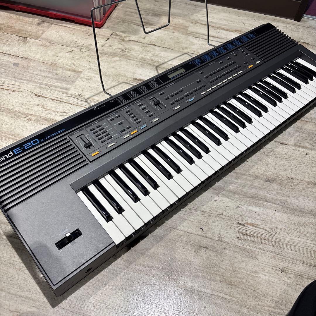 レア！ROLAND シンセサイザー E-20 ローランド 美品】ROLAND E-20 キーボード シンセサイザー レア - メルカリ