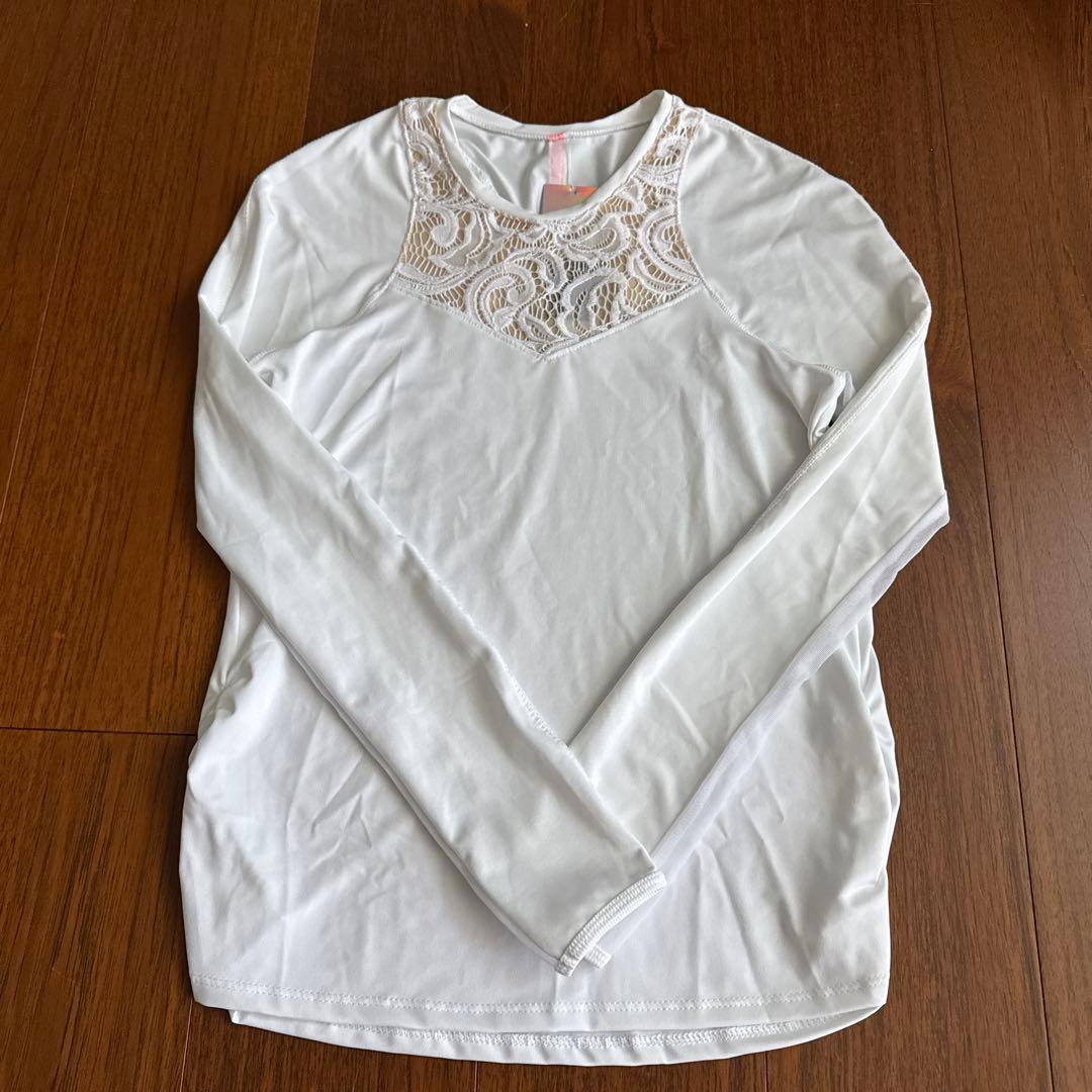 新品未使用　ラッキーインラブ　長袖トップス