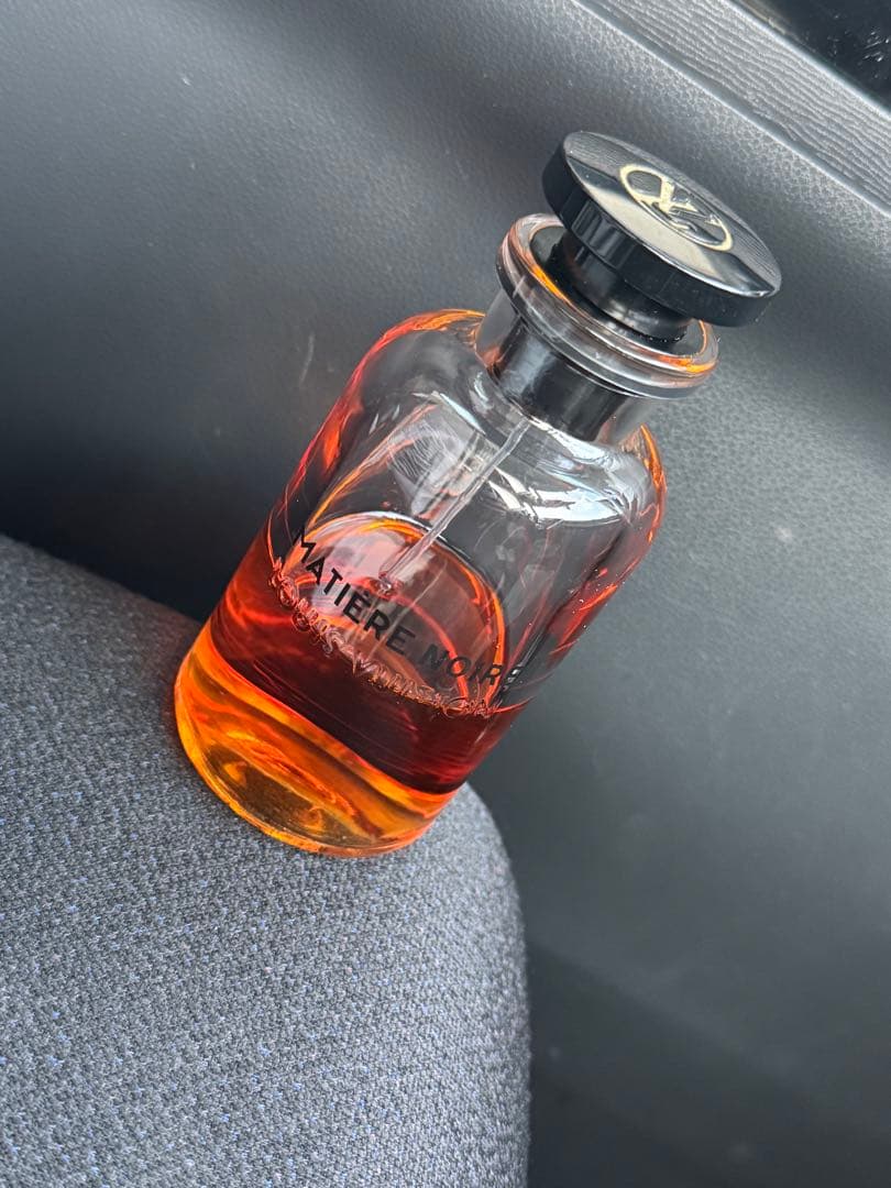 ヴィトン　マティエールノワール 100ml ルイ ヴィトン香水「マティエール ノワール(Matière Noire)」香りの