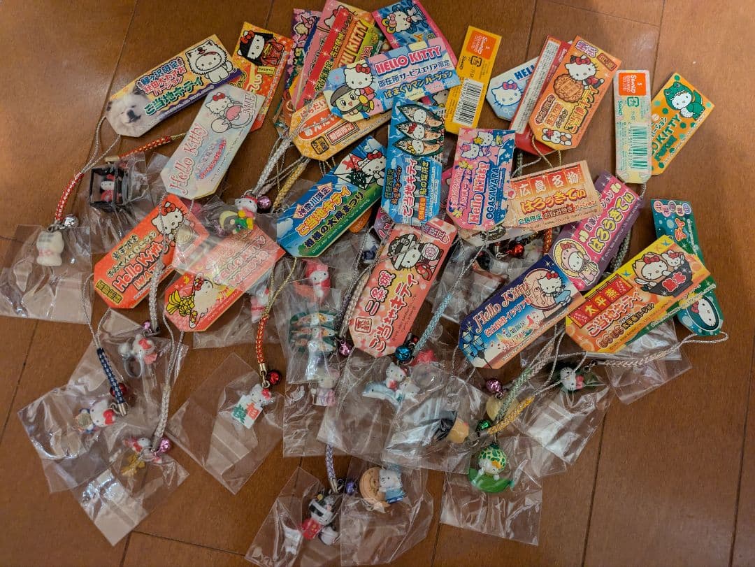 ご当地キティ 限定 根付 ストラップ まとめ売り サンリオ 30個