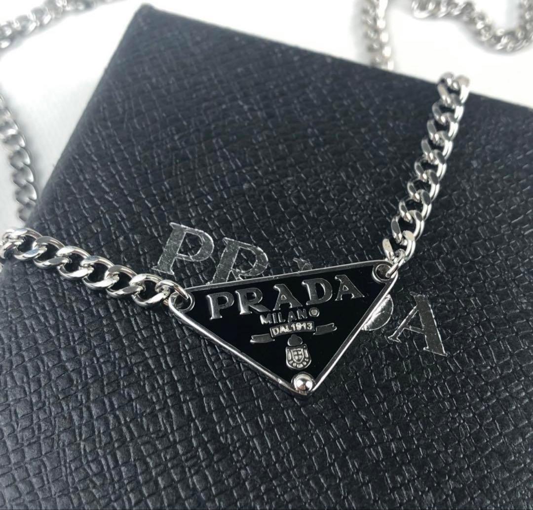 PRADA シルバー トライアングル ネックレス