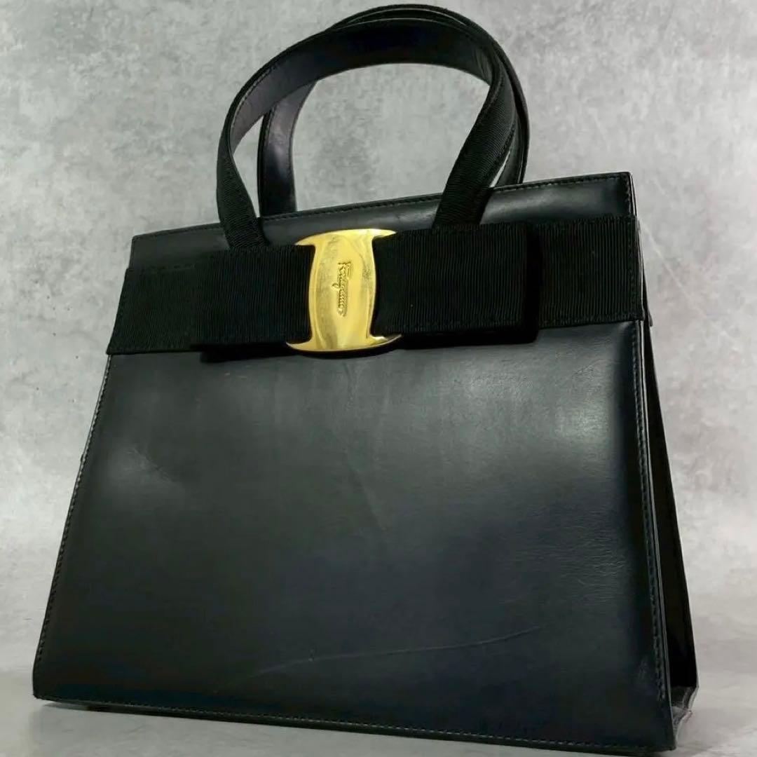 【美品✨】サルバトーレフェラガモ ヴァラリボン ハンドバッグ レザー 黒 ヴァラリボン ハンドバッグ レザー ブラック 2WAY サルヴァトーレ