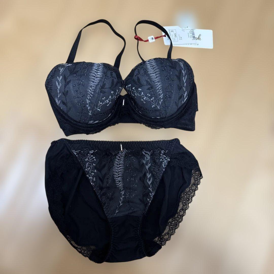 Triumph プレミアム ブラジャーショーツセット D65 ブラック - メルカリ